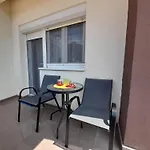 Jelena - Cozy Two Bedroom Only 70m From The Beach, Diklo - شقة زادار