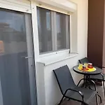 شقة Jelena - Cozy Two Bedroom Only 70m From The Beach, Diklo - زادار
