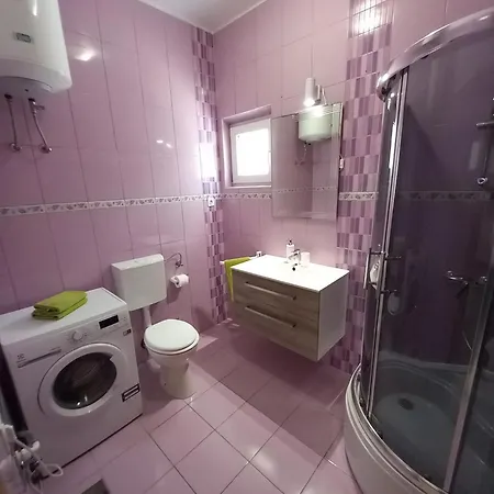 Apartment Jelena - Cozy Two Bedroom Only 70m From The Beach, Diklo -