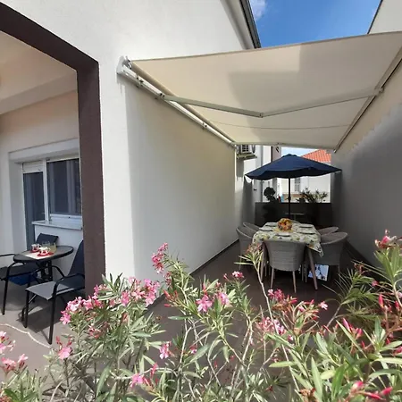 Lägenhet Jelena - Cozy Two Bedroom Only 70m From The Beach, Diklo -