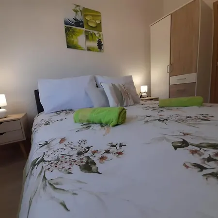 Daire Jelena - Cozy Two Bedroom Only 70m From The Beach, Diklo - *