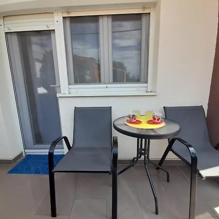 Jelena - Cozy Two Bedroom Only 70m From The Beach, Diklo -