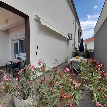 Daire Jelena - Cozy Two Bedroom Only 70m From The Beach, Diklo - *