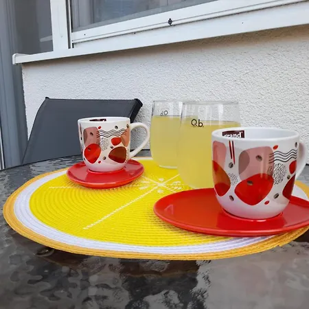 Jelena - Cozy Two Bedroom Only 70m From The Beach, Diklo -