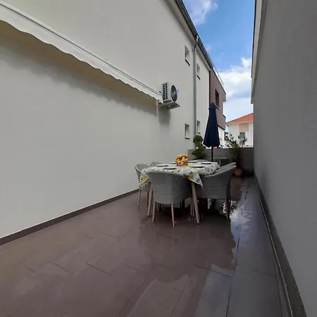 Jelena - Cozy Two Bedroom Only 70m From The Beach, Diklo - * Zadar