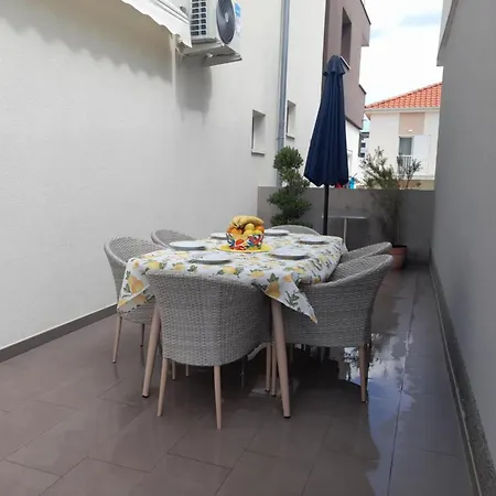Apartment Jelena - Cozy Two Bedroom Only 70m From The Beach, Diklo - Zadar
