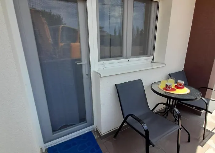 Jelena - Cozy Two Bedroom Only 70m From The Beach, Diklo - Apartment Zadar