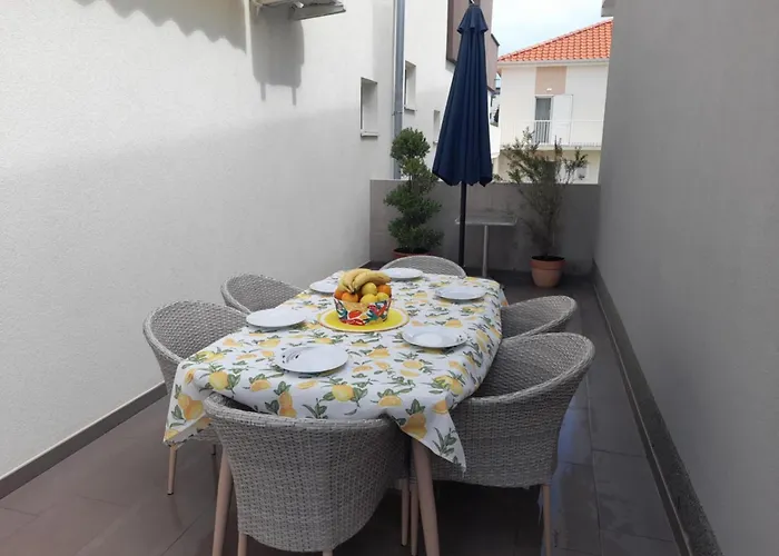 Jelena - Cozy Two Bedroom Only 70m From The Beach, Diklo - Apartment